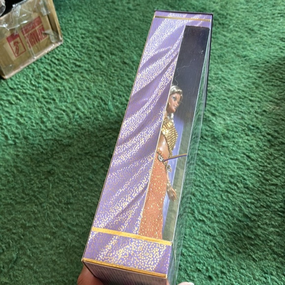 NIB. NWOT.  Barbie diva all that glitters collection. Cross listed in home. - Picture 5 of 6